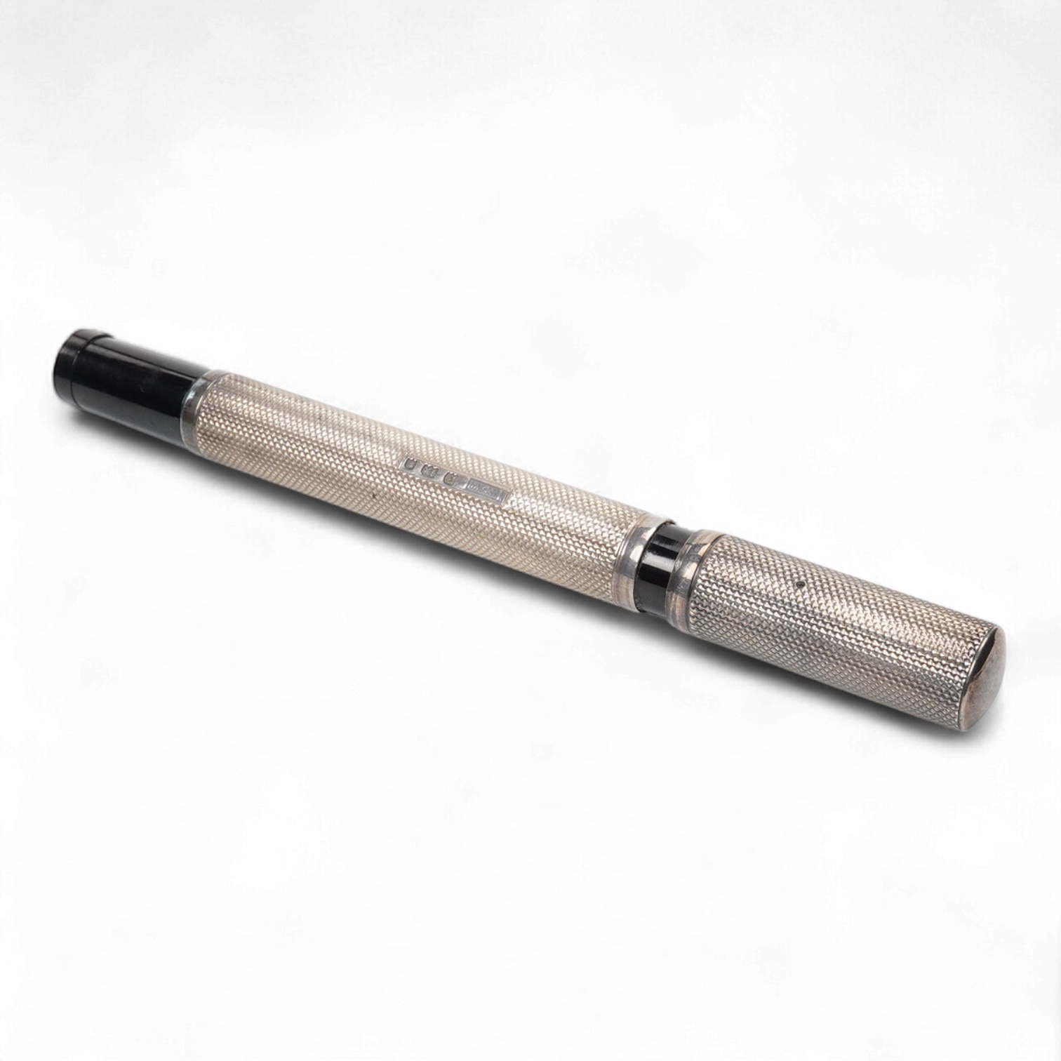 A Waterman FDW No.42.5 safety pen in silver in fine barley pattern with 14ct. gold manifold nib